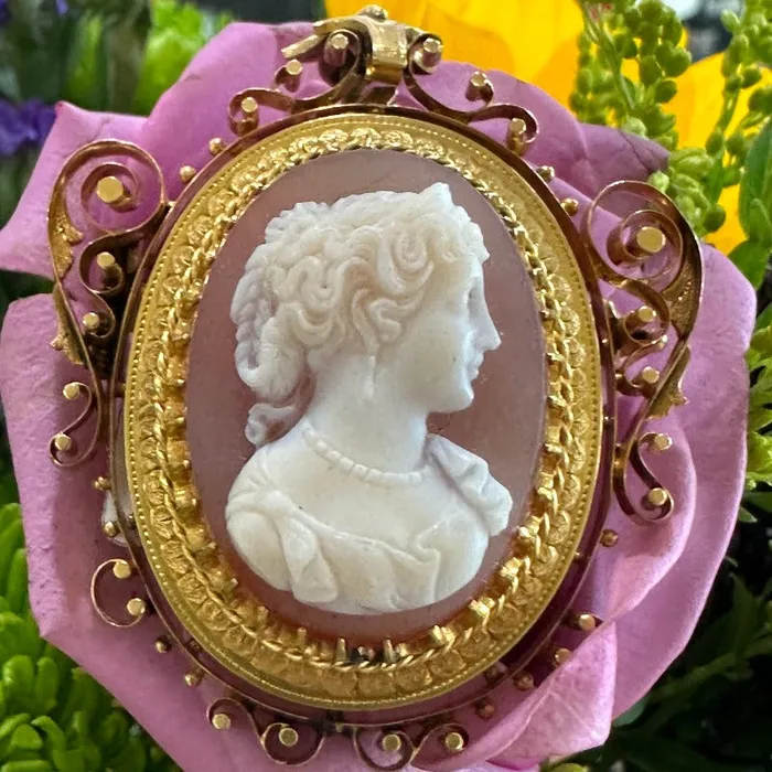 18 Karat Yellow Gold Stone Cameo in a Ornate Setting 54600282 ONeills Estate Jewelry Earrings 18 Karat Yellow Gold Stone Cameo in a Ornate Setting 54600282 ONeills Estate Jewelry Earrings