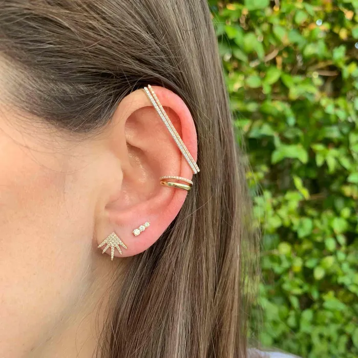 Alev Collection Earrings Three Graduated Diamonds Bar Stud