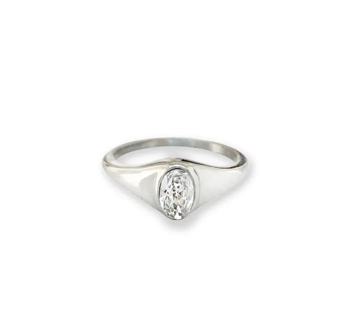 JEANIE SILVER OVAL SIGNET RING Mai Dsire Rings