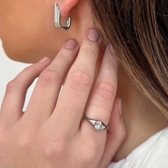 JEANIE SILVER OVAL SIGNET RING Mai Dsire Rings