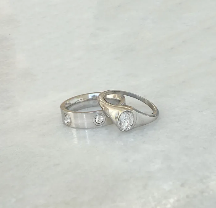 JEANIE SILVER OVAL SIGNET RING Mai Dsire Rings