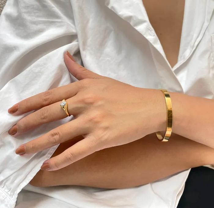 Mai Dsire Rings JEANIE GOLD OVAL SIGNET RING SAMPLE