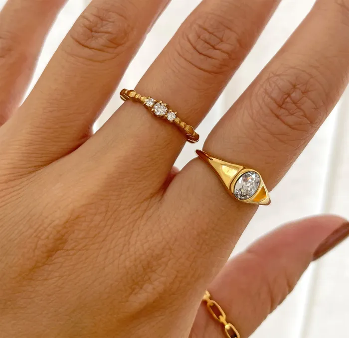 Mai Dsire Rings JEANIE GOLD OVAL SIGNET RING SAMPLE