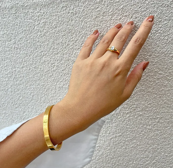 Mai Dsire Rings JEANIE GOLD OVAL SIGNET RING SAMPLE