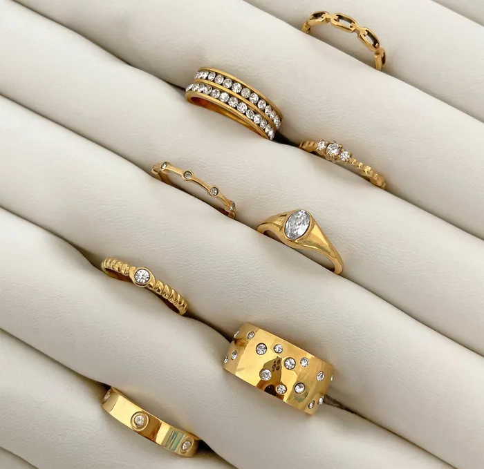 Mai Dsire Rings JEANIE GOLD OVAL SIGNET RING SAMPLE