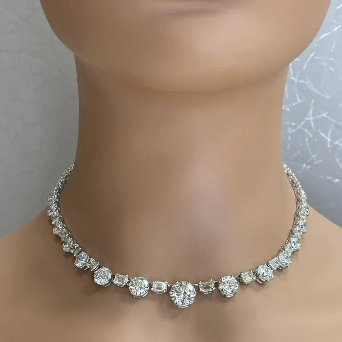 Beauvince Necklaces Queen Solitaire Necklace 3805 ct Diamonds in White Gold