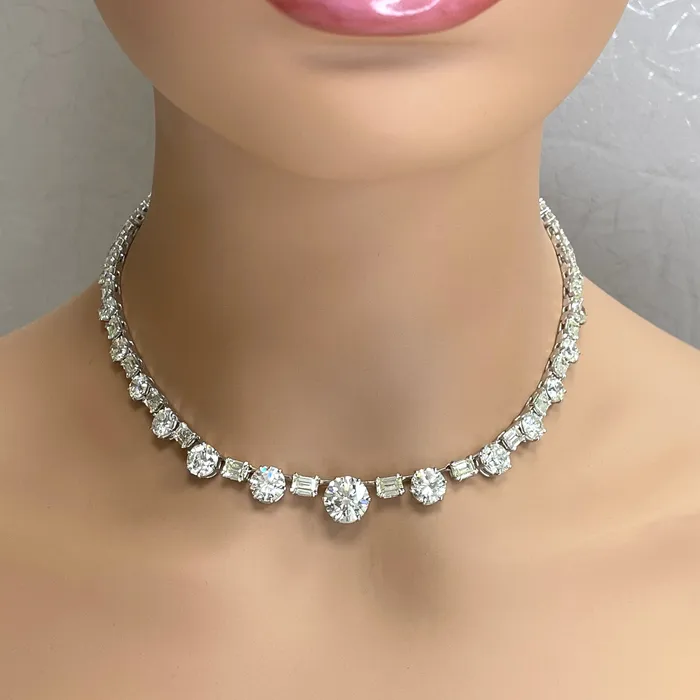 Beauvince Necklaces Queen Solitaire Necklace 3805 ct Diamonds in White Gold